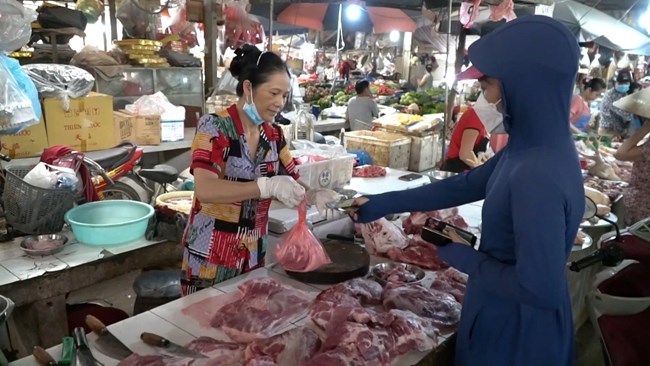  Giá lợn tăng, người chăn nuôi phấn khởi, người tiêu dùng thắt chặt chi tiêu (19/7/2022)